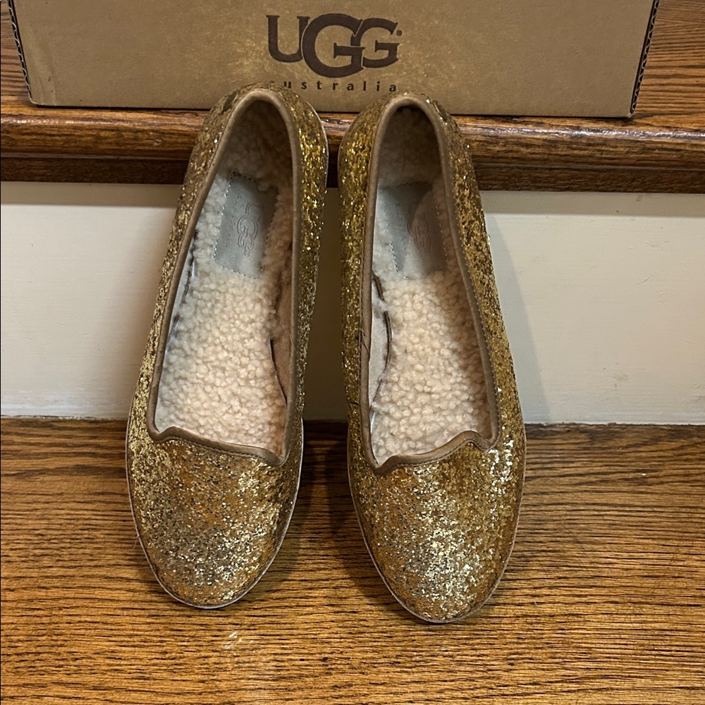 NEW IN BOX UGG GLITTER FLAT SHOES 6.5